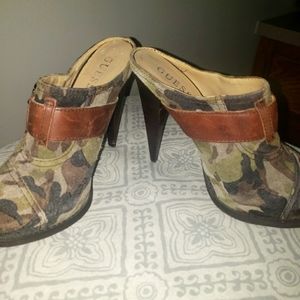 Guess camouflage cloggs size 5.5